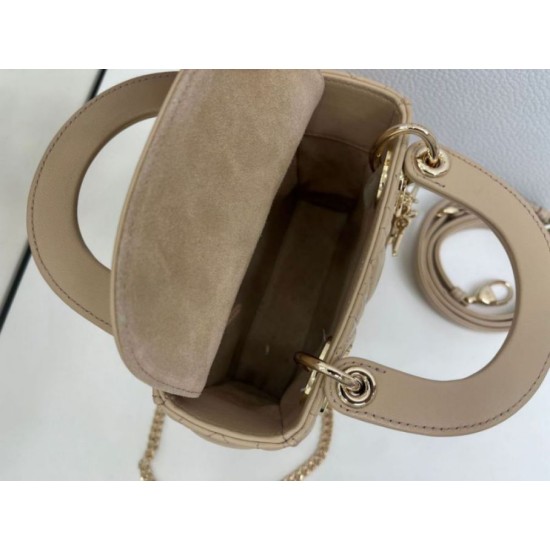 Replica Borse Dior Mini Lady Dior Arco con ciondoli D.I.O.R Beige Imitazioni Replica Borse Dior Mini Lady Dior Arco con ciondoli D.I.O.R Beige