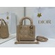 Replica Borse Dior Mini Lady Dior Arco con ciondoli D.I.O.R Beige Imitazioni Replica Borse Dior Mini Lady Dior Arco con ciondoli D.I.O.R Beige