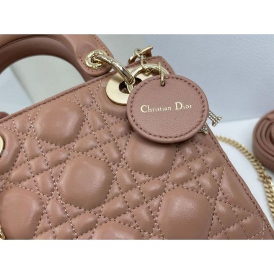 Replica Borse Dior Mini Lady Dior Arco con ciondoli D.I.O.R Rosa cipria Imitazioni Replica Borse Dior Mini Lady Dior Arco con ciondoli D.I.O.R Rosa cipria