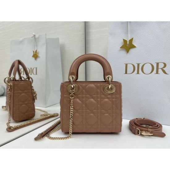 Replica Borse Dior Mini Lady Dior Arco con ciondoli D.I.O.R Rosa cipria Imitazioni Replica Borse Dior Mini Lady Dior Arco con ciondoli D.I.O.R Rosa cipria