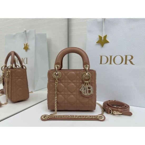 Replica Borse Dior Mini Lady Dior Arco con ciondoli D.I.O.R Rosa cipria Imitazioni Replica Borse Dior Mini Lady Dior Arco con ciondoli D.I.O.R Rosa cipria