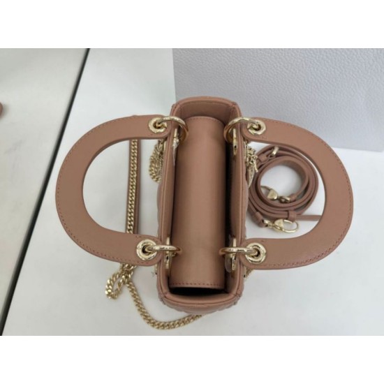Replica Borse Dior Mini Lady Dior Arco con ciondoli D.I.O.R Rosa cipria Imitazioni Replica Borse Dior Mini Lady Dior Arco con ciondoli D.I.O.R Rosa cipria