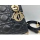 Replica Borsa Dior Mini Lady Dior Arco con ciondoli D.I.O.R neri hardware dorato Imitazioni Replica Borsa Dior Mini Lady Dior Arco con ciondoli D.I.O.R neri hardware dorato