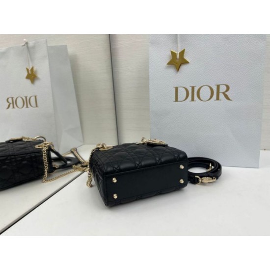 Replica Borsa Dior Mini Lady Dior Arco con ciondoli D.I.O.R neri hardware dorato Imitazioni Replica Borsa Dior Mini Lady Dior Arco con ciondoli D.I.O.R neri hardware dorato