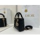 Replica Borsa Dior Mini Lady Dior Arco con ciondoli D.I.O.R neri hardware dorato Imitazioni Replica Borsa Dior Mini Lady Dior Arco con ciondoli D.I.O.R neri hardware dorato