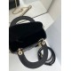 Replica Borsa Dior Mini Lady Dior Arco con ciondoli D.I.O.R neri hardware dorato Imitazioni Replica Borsa Dior Mini Lady Dior Arco con ciondoli D.I.O.R neri hardware dorato