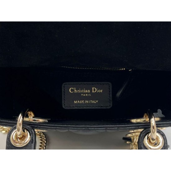 Replica Borsa Dior Mini Lady Dior Arco con ciondoli D.I.O.R neri hardware dorato Imitazioni Replica Borsa Dior Mini Lady Dior Arco con ciondoli D.I.O.R neri hardware dorato