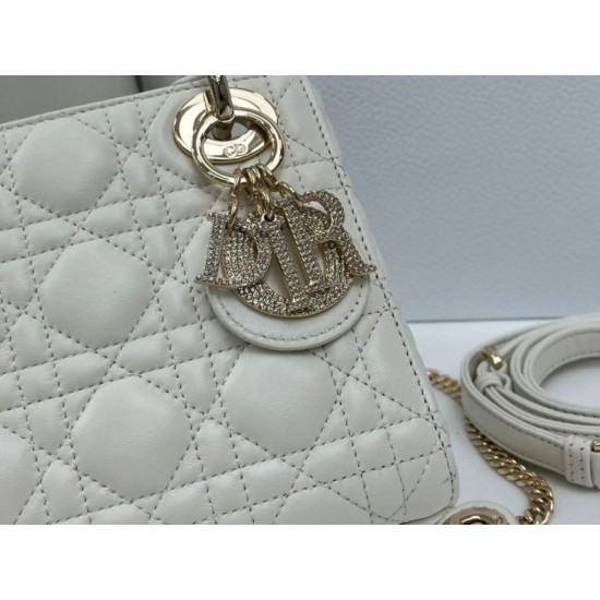 Replica Borse Dior Mini Lady Dior Arco con ciondoli D.I.O.R  bianco hardware dorato