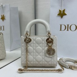 Replica Borse Dior Mini Lady Dior Arco con ciondoli D.I.O.R  bianco hardware dorato