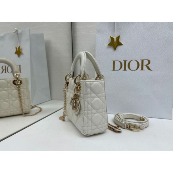 Replica Borse Dior Mini Lady Dior Arco con ciondoli D.I.O.R  bianco hardware dorato