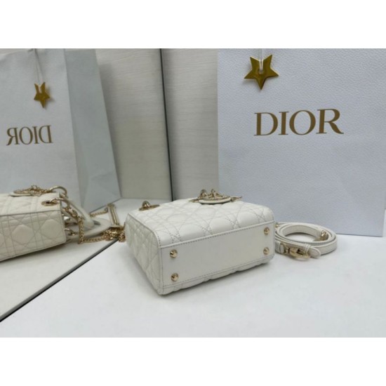 Replica Borse Dior Mini Lady Dior Arco con ciondoli D.I.O.R  bianco hardware dorato