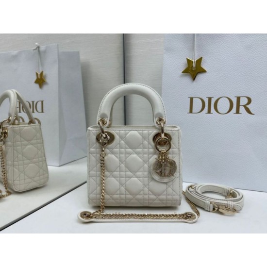 Replica Borse Dior Mini Lady Dior Arco con ciondoli D.I.O.R  bianco hardware dorato