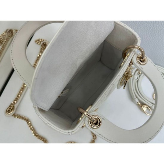 Replica Borse Dior Mini Lady Dior Arco con ciondoli D.I.O.R  bianco hardware dorato