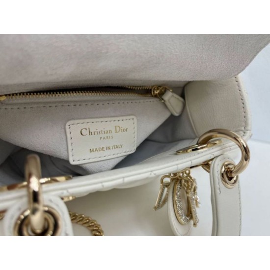 Replica Borse Dior Mini Lady Dior Arco con ciondoli D.I.O.R  bianco hardware dorato