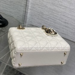 Replica Borse Dior piccola Lady Dior My ABCDior in metallo cannage bianco con ciondolo D.I.O.R Imitazioni Replica Borse Dior piccola Lady Dior My ABCDior in metallo cannage bianco con ciondolo D.I.O.R