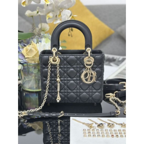 Replica Borse Imitazioni Dior piccola Lady Dior My ABCDior con ciondolo D.I.O.R agnello cannage Nero Imitazioni Replica Borse Imitazioni Dior piccola Lady Dior My ABCDior con ciondolo D.I.O.R agnello cannage Nero