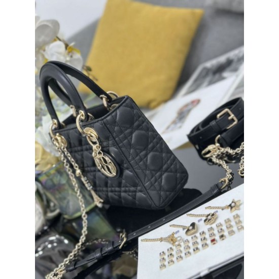 Replica Borse Imitazioni Dior piccola Lady Dior My ABCDior con ciondolo D.I.O.R agnello cannage Nero Imitazioni Replica Borse Imitazioni Dior piccola Lady Dior My ABCDior con ciondolo D.I.O.R agnello cannage Nero