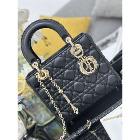 Replica Borse Imitazioni Dior piccola Lady Dior My ABCDior con ciondolo D.I.O.R agnello cannage Nero Imitazioni Replica Borse Imitazioni Dior piccola Lady Dior My ABCDior con ciondolo D.I.O.R agnello cannage Nero