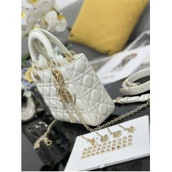 Borsa Dior piccola Lady Dior My ABCDior con ciondolo D.I.O.R agnello cannage bianco Borsa Dior piccola Lady Dior My ABCDior con ciondolo D.I.O.R agnello cannage bianco