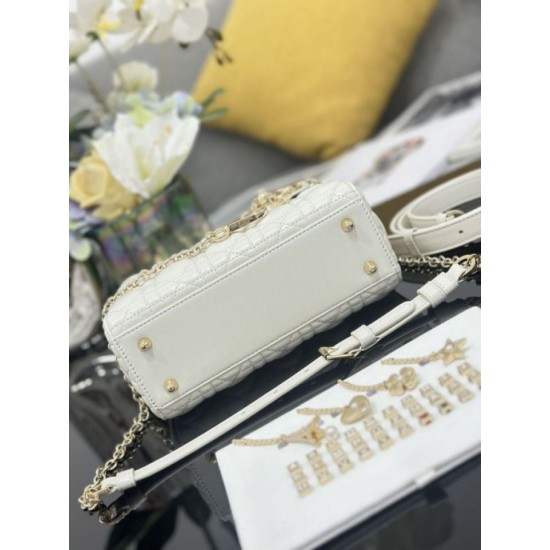 Replica Borsa Dior piccola Lady Dior My ABCDior con ciondolo D.I.O.R agnello cannage bianco