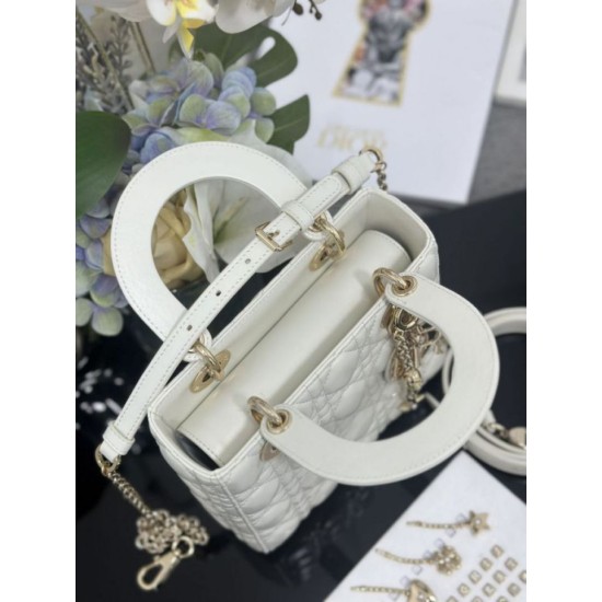 Replica Borsa Dior piccola Lady Dior My ABCDior con ciondolo D.I.O.R agnello cannage bianco
