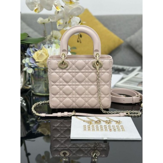Replica Perfetta Dior piccola Lady Dior My ABCDior con ciondolo D.I.O.R agnello cannage Rosa Imitazioni Replica Perfetta Dior piccola Lady Dior My ABCDior con ciondolo D.I.O.R agnello cannage Rosa
