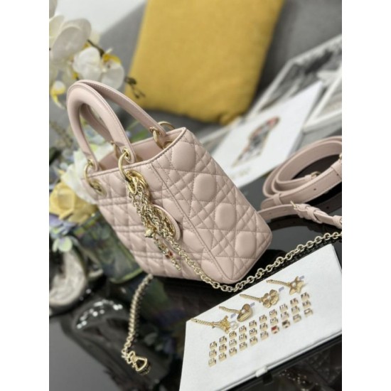Replica Perfetta Dior piccola Lady Dior My ABCDior con ciondolo D.I.O.R agnello cannage Rosa Imitazioni Replica Perfetta Dior piccola Lady Dior My ABCDior con ciondolo D.I.O.R agnello cannage Rosa