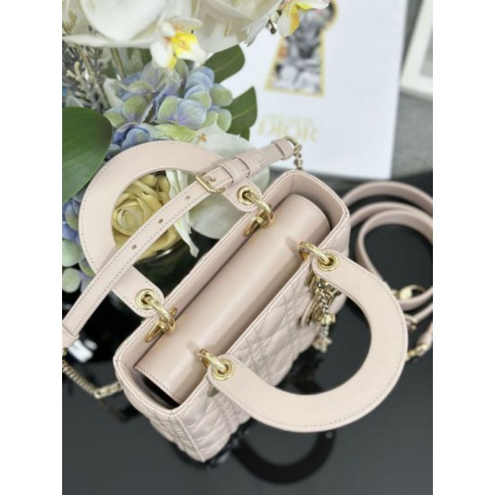 Replica Perfetta Dior piccola Lady Dior My ABCDior con ciondolo D.I.O.R agnello cannage Rosa Imitazioni Replica Perfetta Dior piccola Lady Dior My ABCDior con ciondolo D.I.O.R agnello cannage Rosa