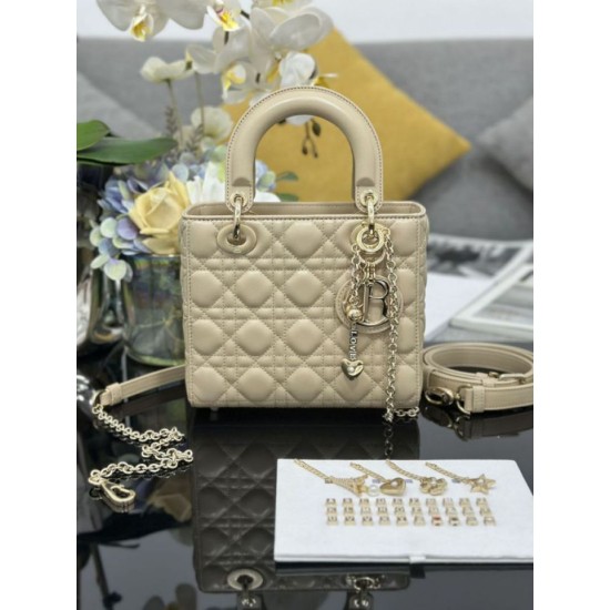 Replica Borse Dior piccola Lady Dior My ABCDior con ciondolo D.I.O.R agnello cannage Albicocca Imitazioni Replica Borse Dior piccola Lady Dior My ABCDior con ciondolo D.I.O.R agnello cannage Albicocca
