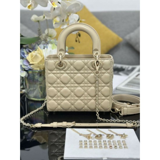 Replica Borse Dior piccola Lady Dior My ABCDior con ciondolo D.I.O.R agnello cannage Albicocca Imitazioni Replica Borse Dior piccola Lady Dior My ABCDior con ciondolo D.I.O.R agnello cannage Albicocca