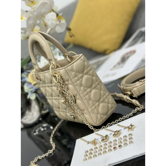 Replica Borse Dior piccola Lady Dior My ABCDior con ciondolo D.I.O.R agnello cannage Albicocca Imitazioni Replica Borse Dior piccola Lady Dior My ABCDior con ciondolo D.I.O.R agnello cannage Albicocca