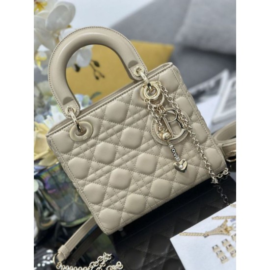 Replica Borse Dior piccola Lady Dior My ABCDior con ciondolo D.I.O.R agnello cannage Albicocca Imitazioni Replica Borse Dior piccola Lady Dior My ABCDior con ciondolo D.I.O.R agnello cannage Albicocca