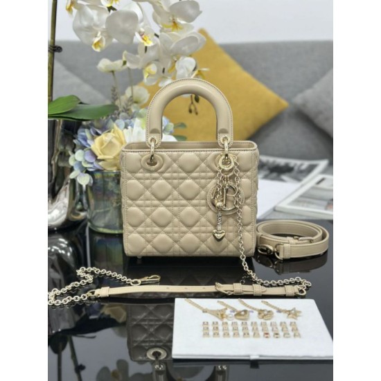 Replica Borse Dior piccola Lady Dior My ABCDior con ciondolo D.I.O.R agnello cannage Albicocca Imitazioni Replica Borse Dior piccola Lady Dior My ABCDior con ciondolo D.I.O.R agnello cannage Albicocca