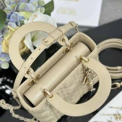 Replica Borse Dior piccola Lady Dior My ABCDior con ciondolo D.I.O.R agnello cannage Albicocca Imitazioni Replica Borse Dior piccola Lady Dior My ABCDior con ciondolo D.I.O.R agnello cannage Albicocca