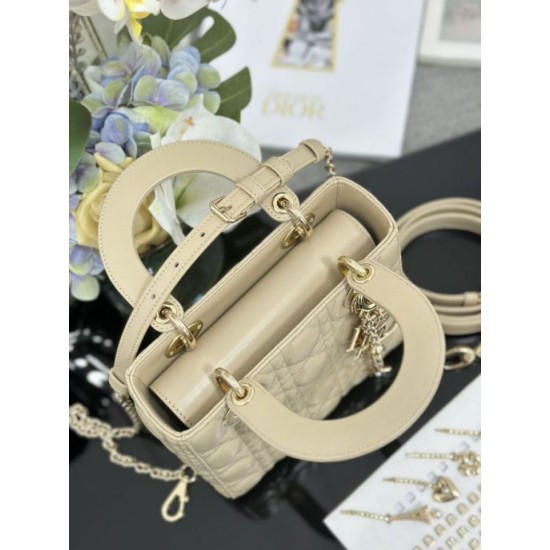Replica Borse Dior piccola Lady Dior My ABCDior con ciondolo D.I.O.R agnello cannage Albicocca Imitazioni Replica Borse Dior piccola Lady Dior My ABCDior con ciondolo D.I.O.R agnello cannage Albicocca