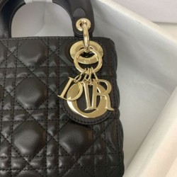 Replica Borsa Mini Lady Dior con cuciture cannage nero Imitazioni Replica Borsa Mini Lady Dior con cuciture cannage nero