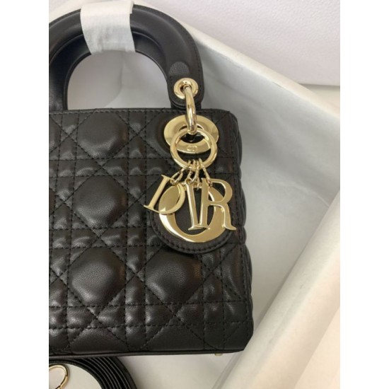 Replica Borsa Mini Lady Dior con cuciture cannage nero Imitazioni Replica Borsa Mini Lady Dior con cuciture cannage nero