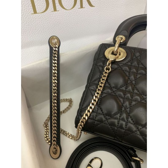 Replica Borsa Mini Lady Dior con cuciture cannage nero Imitazioni Replica Borsa Mini Lady Dior con cuciture cannage nero