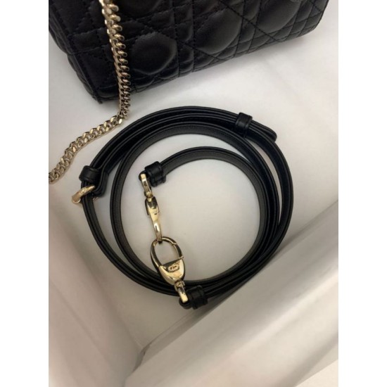 Replica Borsa Mini Lady Dior con cuciture cannage nero Imitazioni Replica Borsa Mini Lady Dior con cuciture cannage nero