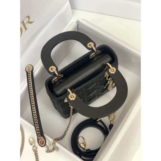 Replica Borsa Mini Lady Dior con cuciture cannage nero Imitazioni Replica Borsa Mini Lady Dior con cuciture cannage nero