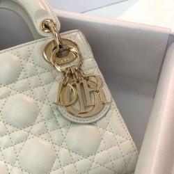 Replica Borsa 1:1 Mini Lady Dior con cuciture cannage bianco Imitazioni Replica Borsa 1:1 Mini Lady Dior con cuciture cannage bianco