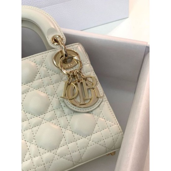 Replica Borsa 1:1 Mini Lady Dior con cuciture cannage bianco Imitazioni Replica Borsa 1:1 Mini Lady Dior con cuciture cannage bianco