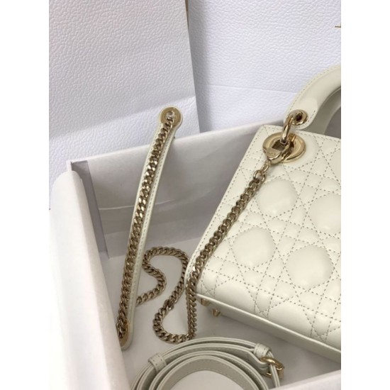 Replica Borsa 1:1 Mini Lady Dior con cuciture cannage bianco Imitazioni Replica Borsa 1:1 Mini Lady Dior con cuciture cannage bianco