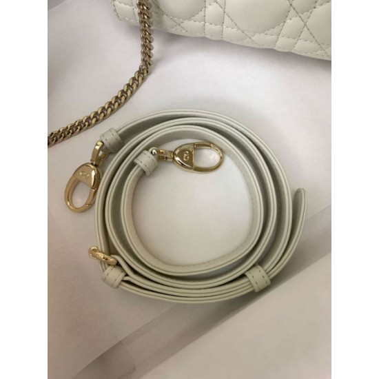 Replica Borsa 1:1 Mini Lady Dior con cuciture cannage bianco Imitazioni Replica Borsa 1:1 Mini Lady Dior con cuciture cannage bianco