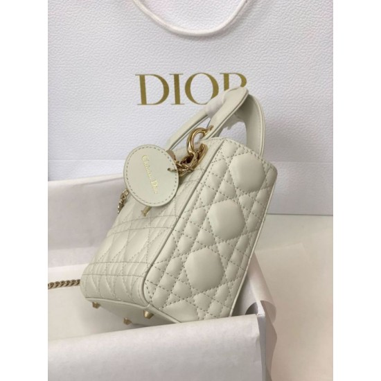 Replica Borsa 1:1 Mini Lady Dior con cuciture cannage bianco Imitazioni Replica Borsa 1:1 Mini Lady Dior con cuciture cannage bianco