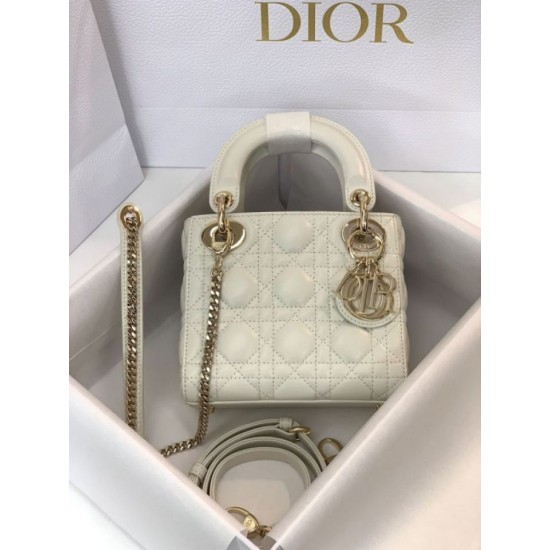Replica Borsa 1:1 Mini Lady Dior con cuciture cannage bianco Imitazioni Replica Borsa 1:1 Mini Lady Dior con cuciture cannage bianco