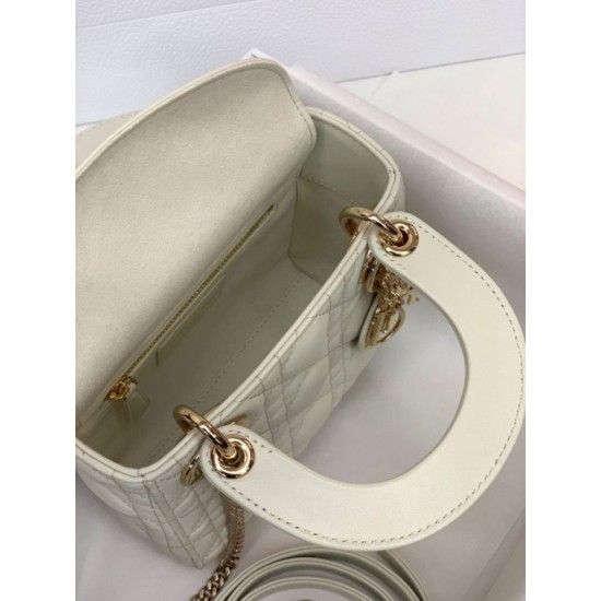 Replica Borsa 1:1 Mini Lady Dior con cuciture cannage bianco Imitazioni Replica Borsa 1:1 Mini Lady Dior con cuciture cannage bianco