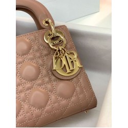Mini Lady Dior con cuciture cannage rosa Mini Lady Dior con cuciture cannage rosa