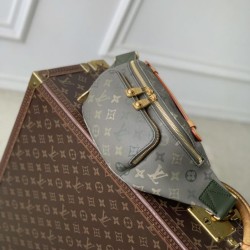 Replica Borsa a tracolla Louis Vuitton M26933 Rush Bumbag Uomo verde Imitazioni Replica Borsa a tracolla Louis Vuitton M26933 Rush Bumbag Uomo verde