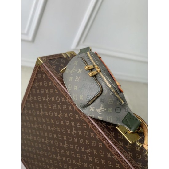 Replica Borsa a tracolla Louis Vuitton M26933 Rush Bumbag Uomo verde Imitazioni Replica Borsa a tracolla Louis Vuitton M26933 Rush Bumbag Uomo verde